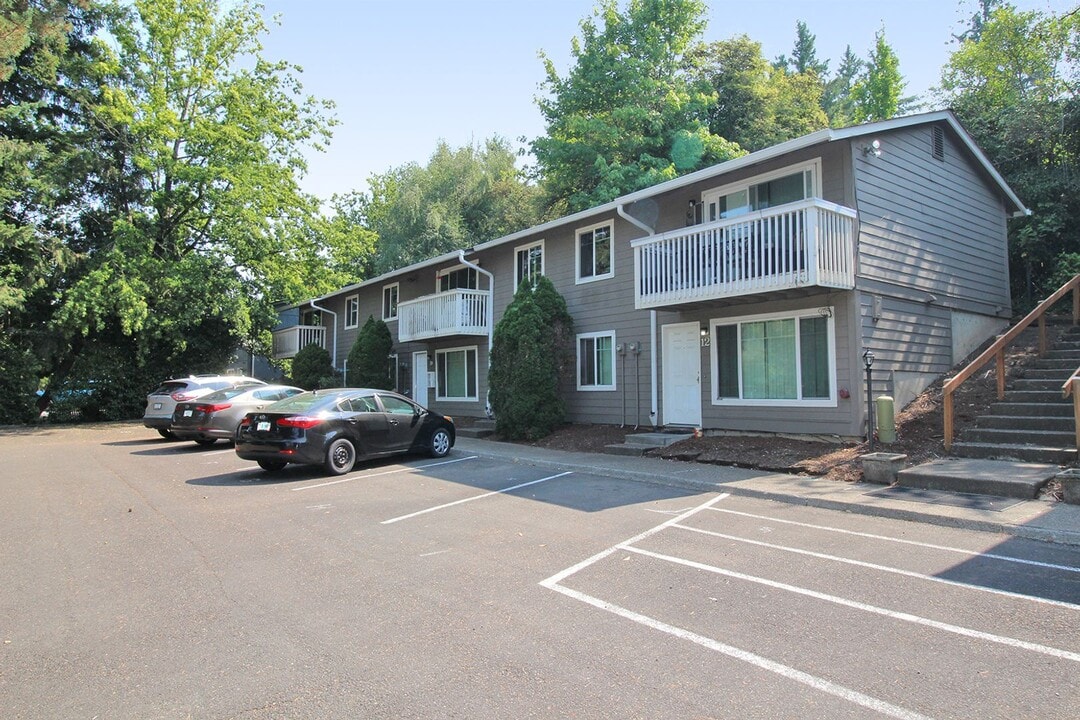 5704 SW Beaverton Hillsdale Hwy in Portland, OR - Building Photo