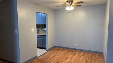 9970 S 84th Ter, Unit 33-216 in Palos Hills, IL - Foto de edificio - Building Photo