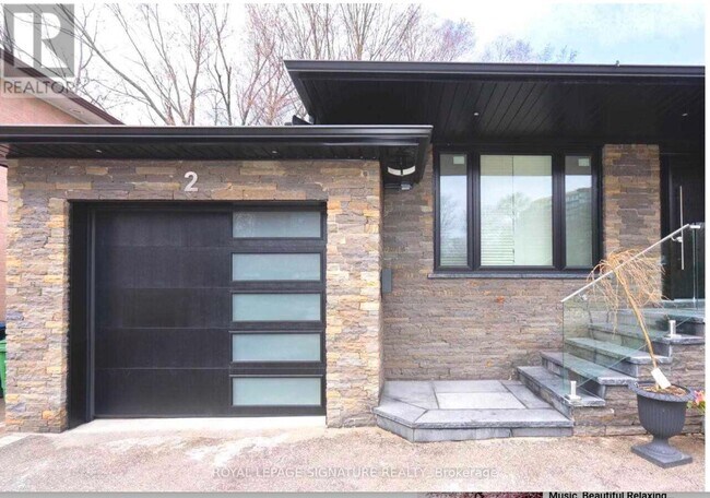 2 Groveland Crescent in Toronto, ON - Building Photo - Building Photo