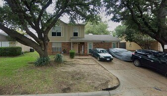 2204 Foxcroft Ln in Arlington, TX - Building Photo