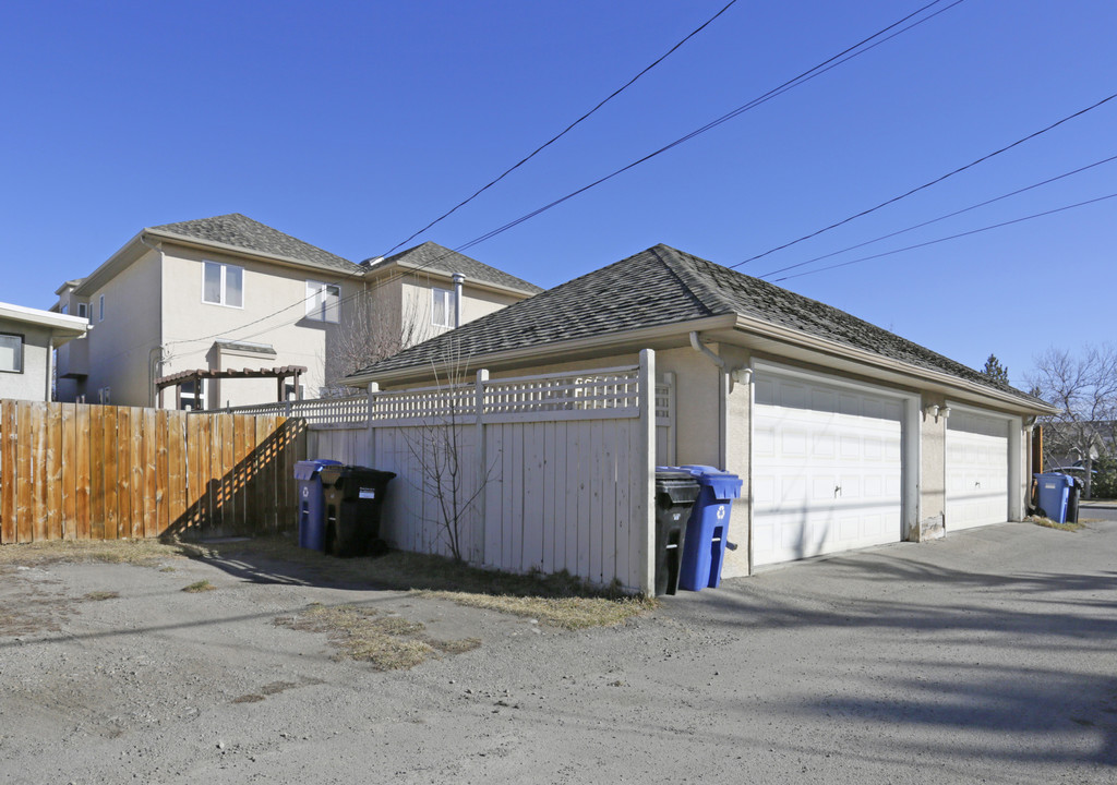 2201 4th Ave NW in Calgary, AB - Building Photo