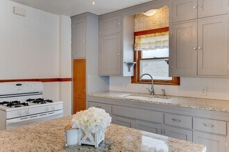 233 7th Ave S, Unit UPPER in South St. Paul, MN - Building Photo - Building Photo