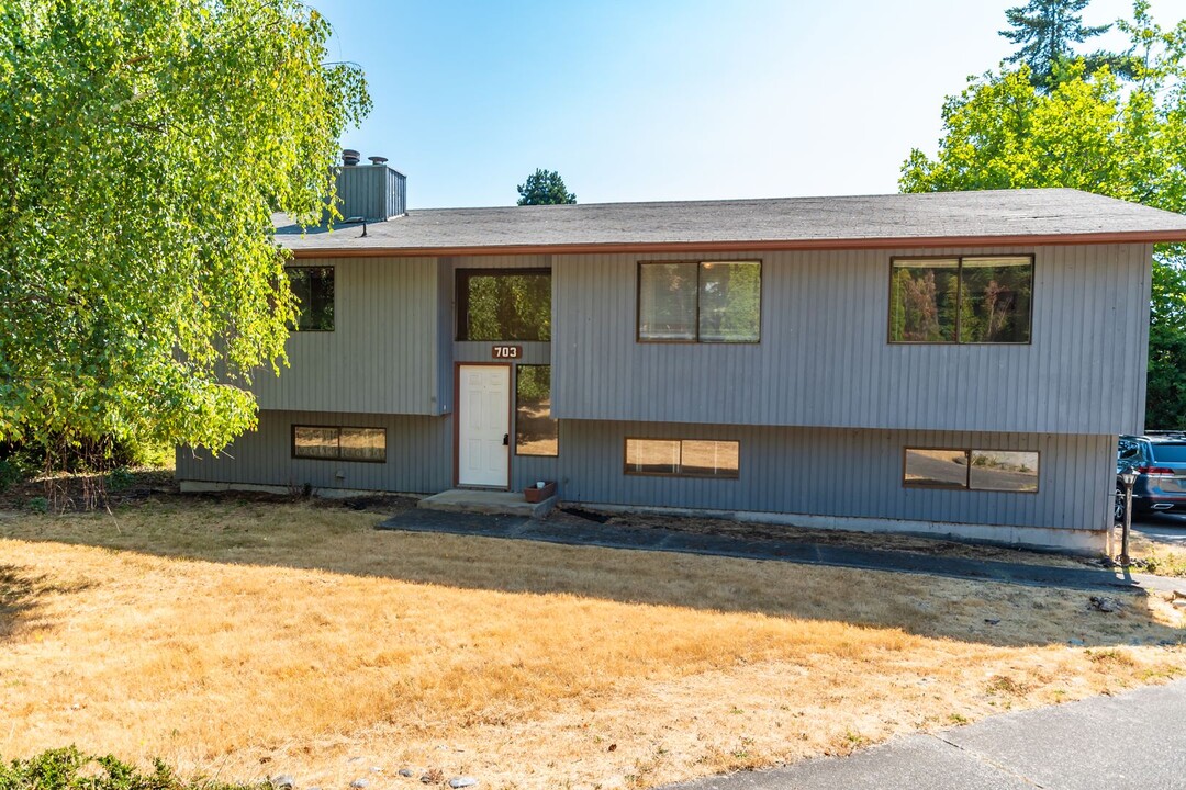 703 NW Broadway in Coupeville, WA - Building Photo