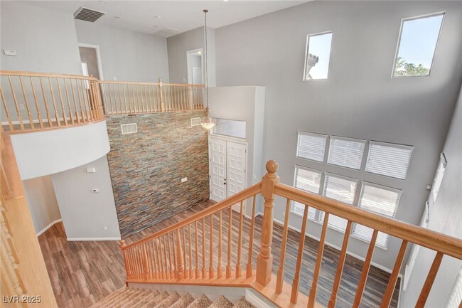 property at 5643 Almocita Ct