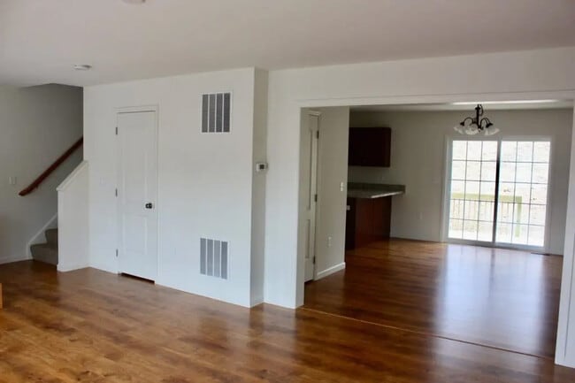 760 Oak Leaf Ln in Harrisburg, PA - Foto de edificio - Building Photo