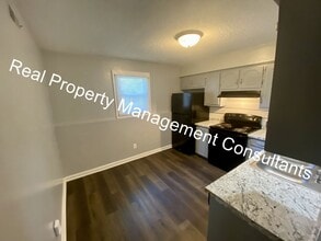 704 NE Ball Dr, Apt C in Lee's Summit, MO - Building Photo - Building Photo