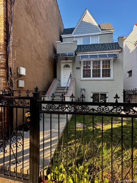 1011 E 227th St in Bronx, NY - Building Photo - Building Photo