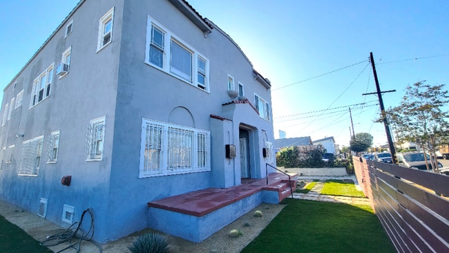 3536 W 60th St in Los Angeles, CA - Building Photo - Building Photo