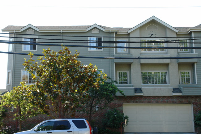 1215 Bayswater Ave in San Mateo, CA - Foto de edificio - Building Photo