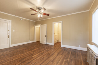 Chapman Court Apartments in Portland, OR - Building Photo - Interior Photo