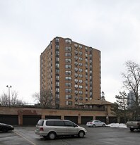 Hallmark Place in Brampton, ON - Building Photo