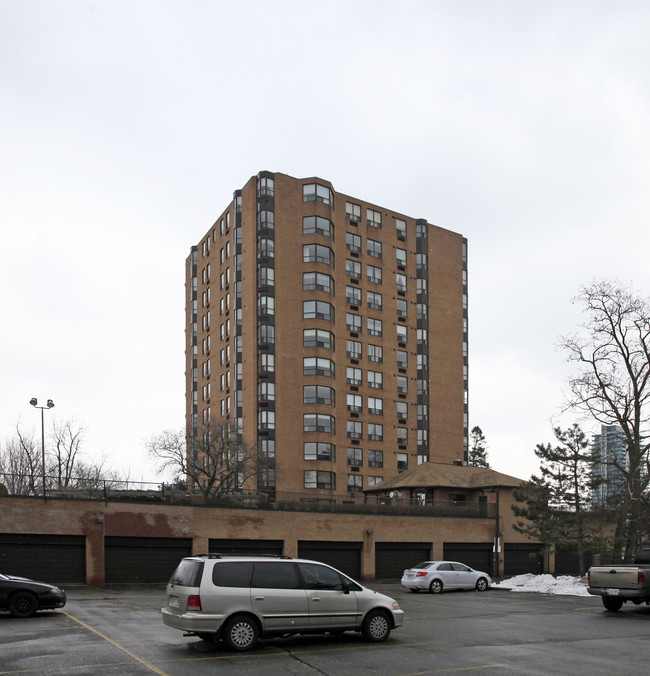 Hallmark Place in Brampton, ON - Building Photo - Primary Photo