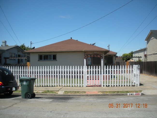 Duplex in Richmond, CA - Building Photo - Building Photo