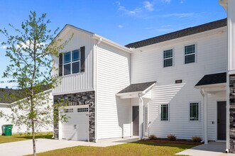 4400 Laurel Rdg Dr in Greenville, NC - Building Photo - Building Photo