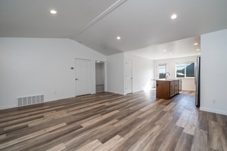 120 W View Dr in Kalispell, MT - Building Photo - Building Photo