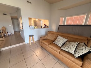 332 Caribbean Dr in Davenport, FL - Foto de edificio - Building Photo