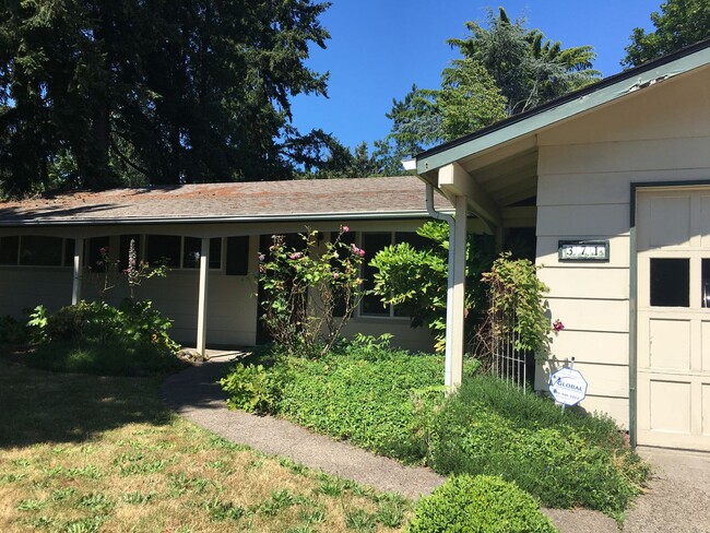 371 Ivanhoe Ave in Eugene, OR - Building Photo - Building Photo