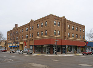 330 4th St SW in Willmar, MN - Foto de edificio - Primary Photo