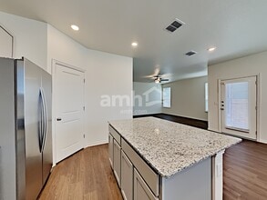 2725 Lillybrook Ln in New Braunfels, TX - Foto de edificio - Building Photo