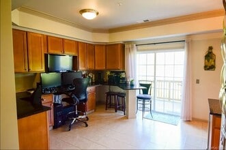 80 Woodlake Dr in Middletown, NY - Foto de edificio - Building Photo