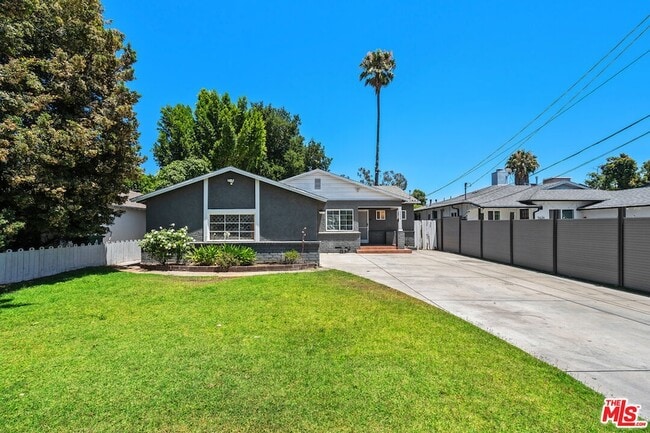 5630 Radford Ave in Los Angeles, CA - Building Photo - Building Photo