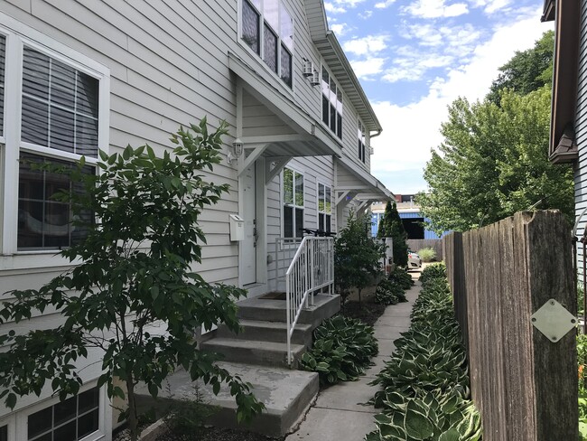 18 N Baldwin St, Unit A in Madison, WI - Building Photo - Building Photo