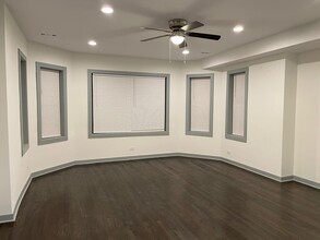 7953 S Essex Ave in Chicago, IL - Building Photo - Building Photo
