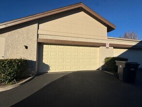 1201 Greenstone Ln in Santa Maria, CA - Building Photo - Building Photo