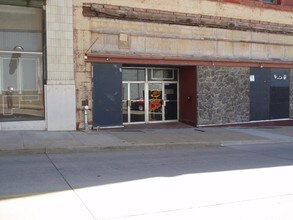 107 S 6th St in St. Joseph, MO - Building Photo - Building Photo