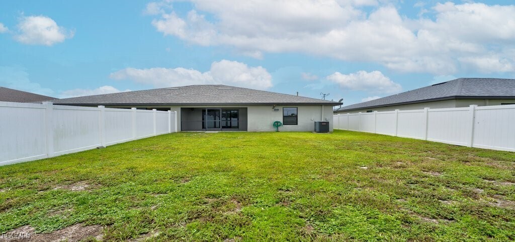 3419 SW 8th Pl in Cape Coral, FL - Foto de edificio