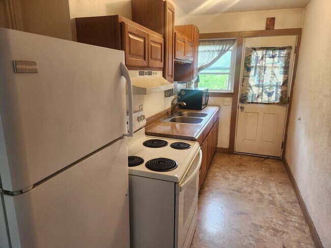 732 Idlewood Ave in Carnegie, PA - Building Photo - Building Photo