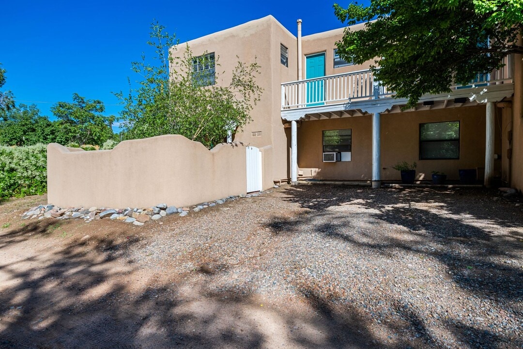 516 Hillside Ave in Santa Fe, NM - Building Photo