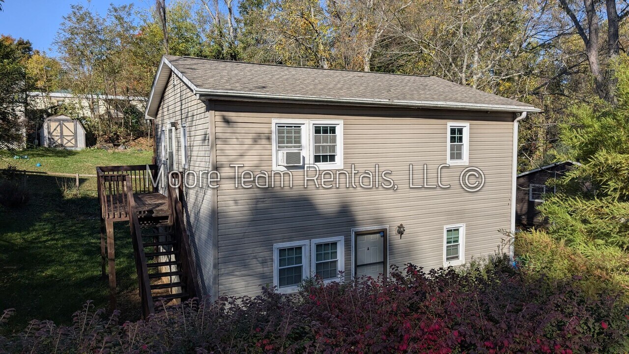 2 Cedar Hill Cir in Asheville, NC - Building Photo
