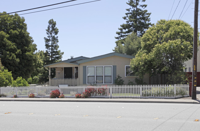 2909-2911 Jefferson Ave in Redwood City, CA - Foto de edificio - Building Photo