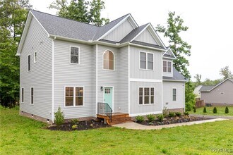207 Eliza Ln in Aylett, VA - Foto de edificio - Building Photo