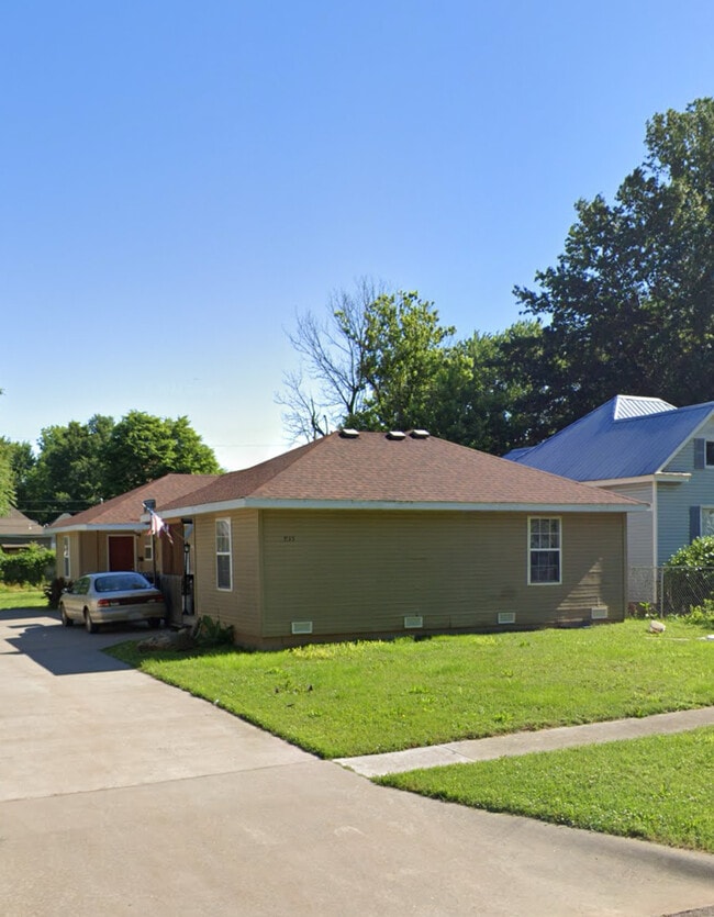 935 W Poplar St, Unit A