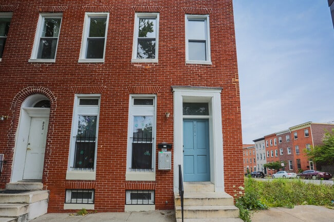 property at 525 W Mosher St