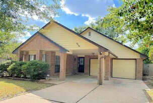 4803 Shadowdale Dr in Houston, TX - Building Photo