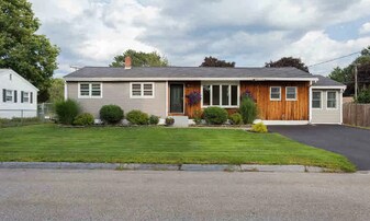 39 Coakley Rd in Portsmouth, NH - Building Photo