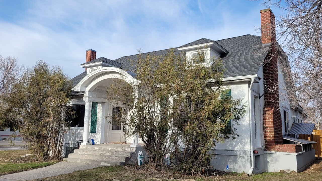 22 N 9th Ave in Bozeman, MT - Building Photo
