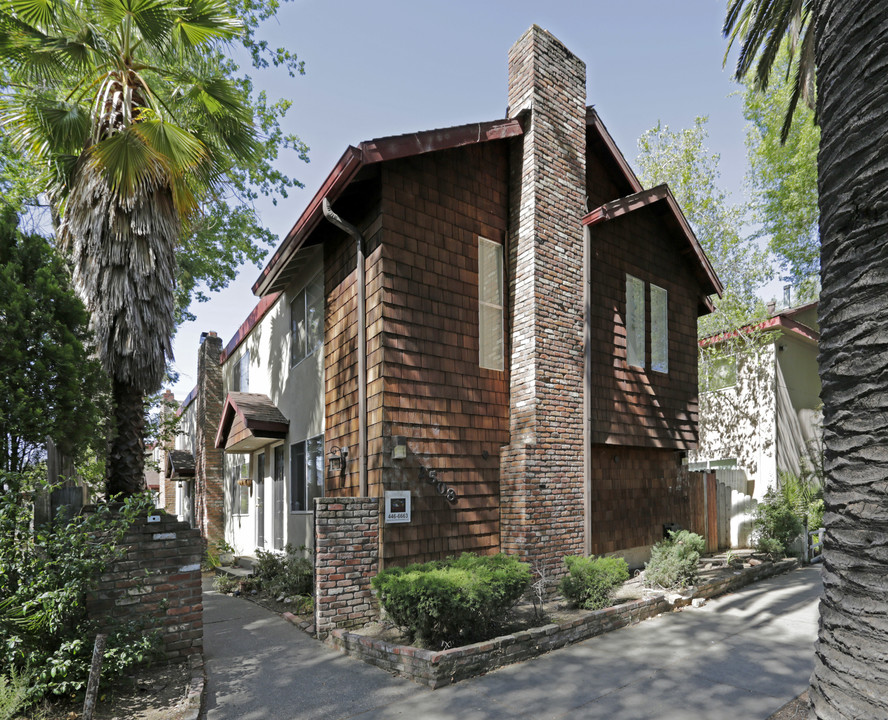 Sweet Townhomes in Sacramento, CA - Building Photo