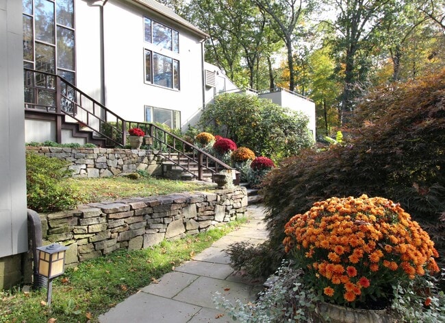 8 Bayberry Ridge Rd in Westport, CT - Building Photo - Building Photo