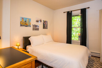 16 Surrey St, Unit 2 in Cambridge, MA - Foto de edificio - Building Photo