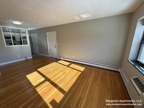 274 Grove St, Unit 1 in Auburndale, MA - Building Photo - Building Photo