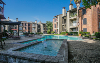 Huntington Glen in Houston, TX - Building Photo - Building Photo