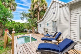 1365 Pineapple Ave in Melbourne, FL - Foto de edificio - Building Photo