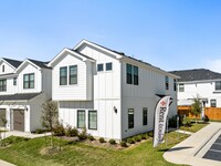 Covey Homes Harvest Meadows in Buda, TX - Foto de edificio - Building Photo