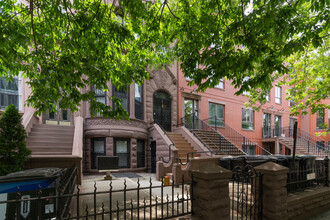 100 Lefferts Pl in Brooklyn, NY - Foto de edificio - Building Photo