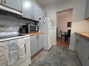 2 Bay St in Kingston, ON - Building Photo - Building Photo