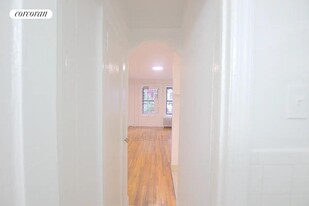 856 W End Ave in New York, NY - Building Photo
